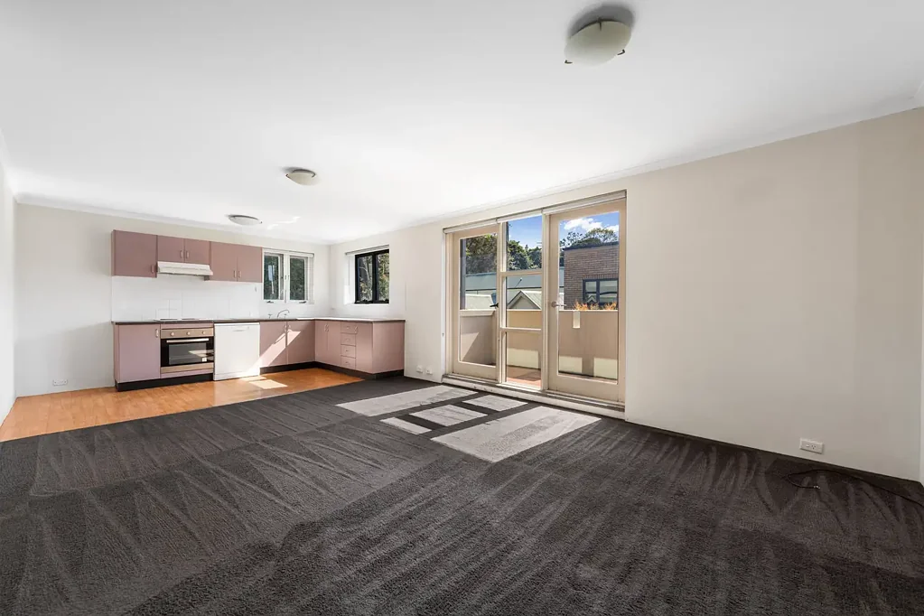 Top floor apartment with water views