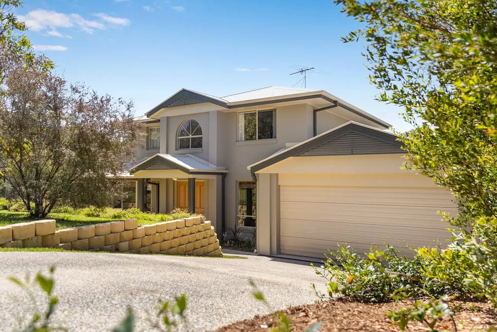 Bellingen 4chambre Relaxed Family Living with Study, Lush Outlooks & Creekside Position on 1112sqm