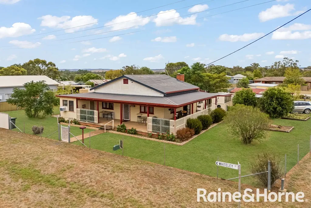 Dunedoo 3房  Spacious Family Living on a Generous Corner Block