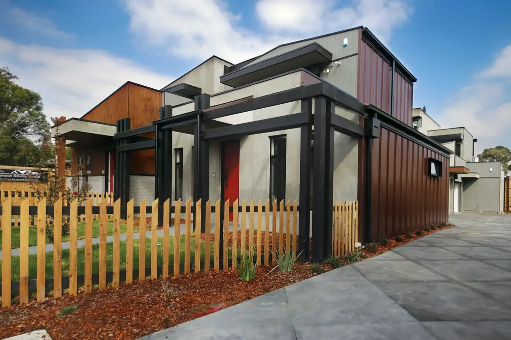 Stunning, Light-Filled Townhouse!