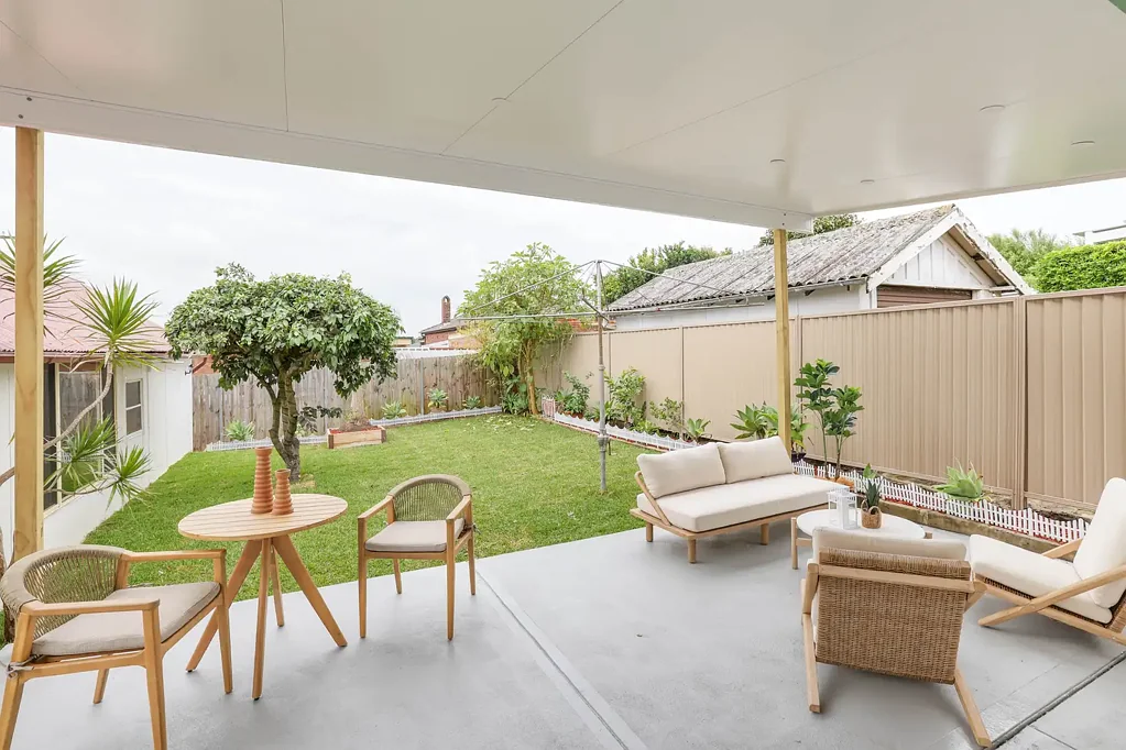 Earlwood 3कमरा Double-fronted house in cul-de-sac location