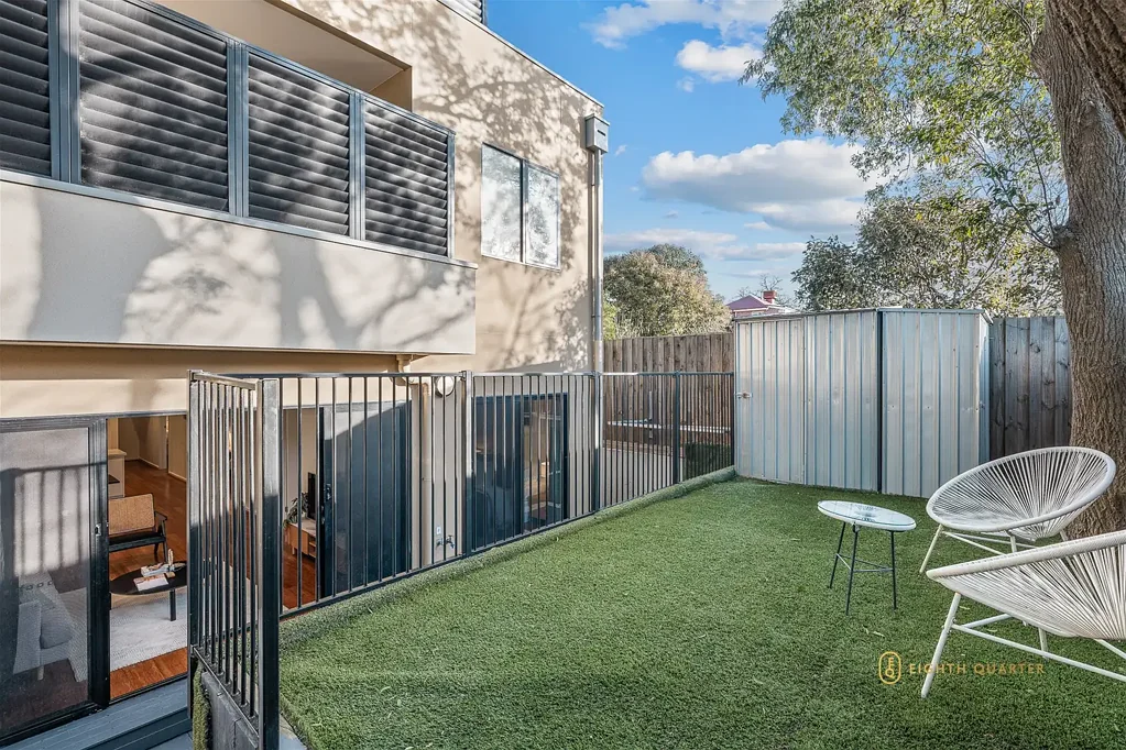Mitcham 3 Bedroom Modern Comfort and Convenience in a 3-Bedroom Apartment with Private Courtyard