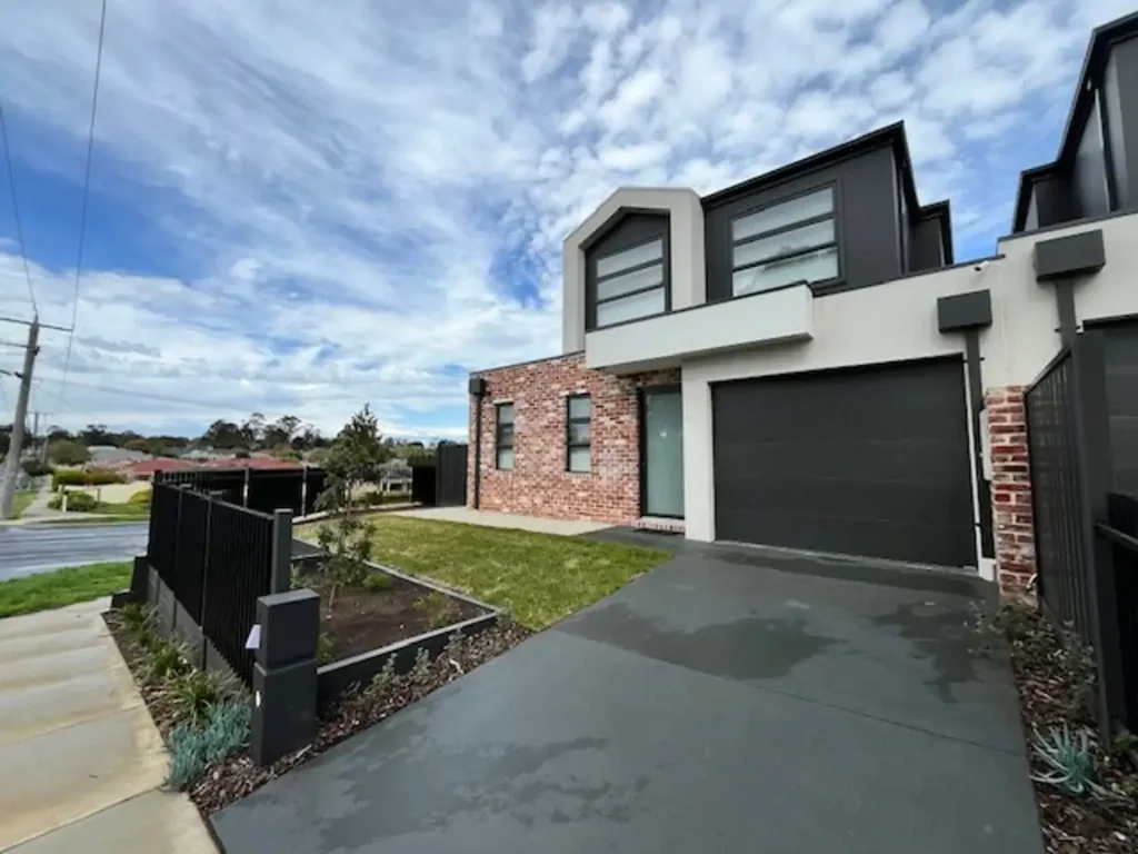 Brand New Luxury Townhouse in the Heart of Kilmore