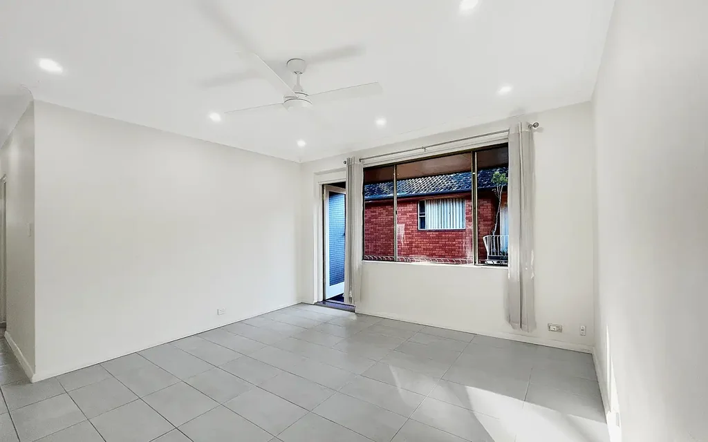 Well Presented Apartment - Close to All Amenities