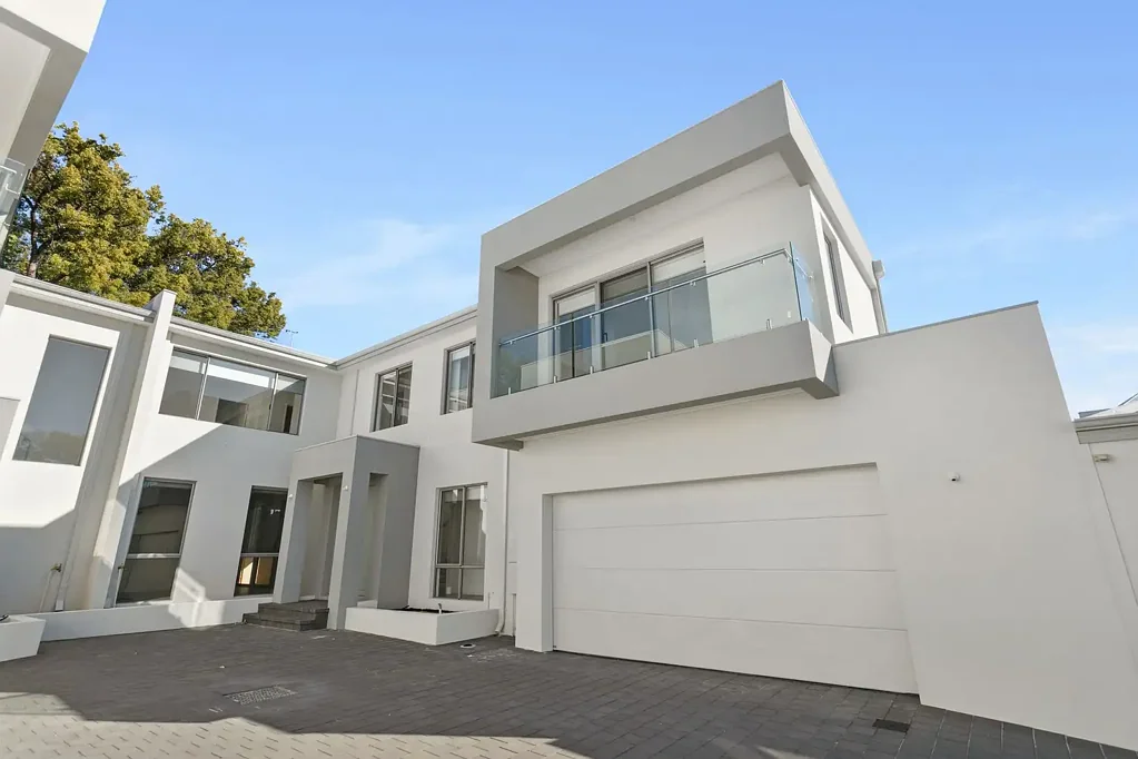 BRAND NEW CONTEMPORARY HOME - 8B LEVERBURGH ST