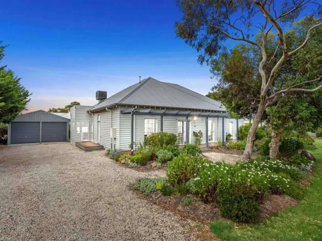 Bannockburn 5 Bedroom Moved from leafy Mont Albert, the sublime Wellesley House