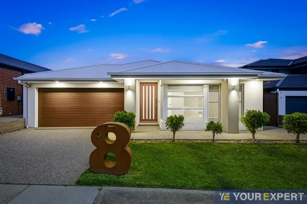 8 Basalt Drive, Clyde North, VIC 3978