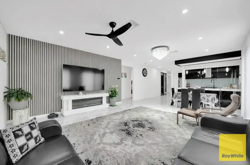 Tarneit 4 Bedroom North Facing Luxurious Home with 2 Master Bedrooms !!