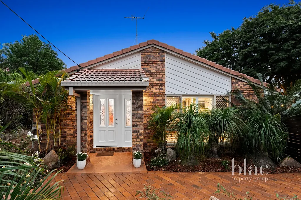 Petrie 3部屋 Spacious Family Living with Expansive Interiors & Private Courtyard
