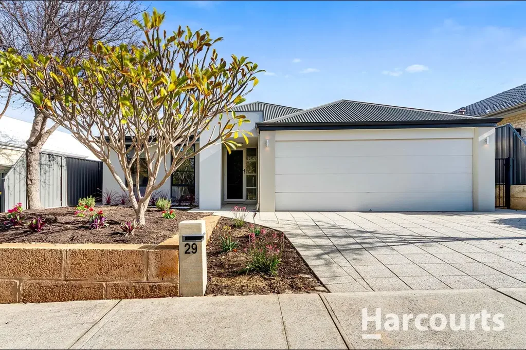 Banksia Grove 4房  Ex-Display Home Park-front Living With Nothing Left To Do