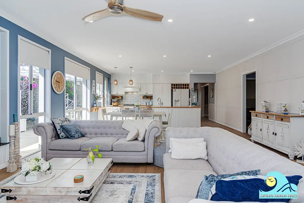 Yanchep 4कमरा IT COULD BE LOVE AT FIRST SIGHT! OUTSTANDING HAMPTONS STYLE 237M2 HOME - 480M2 BLOCK IN SOUGHT AFTER LINDSAY BEACH ESTATE!