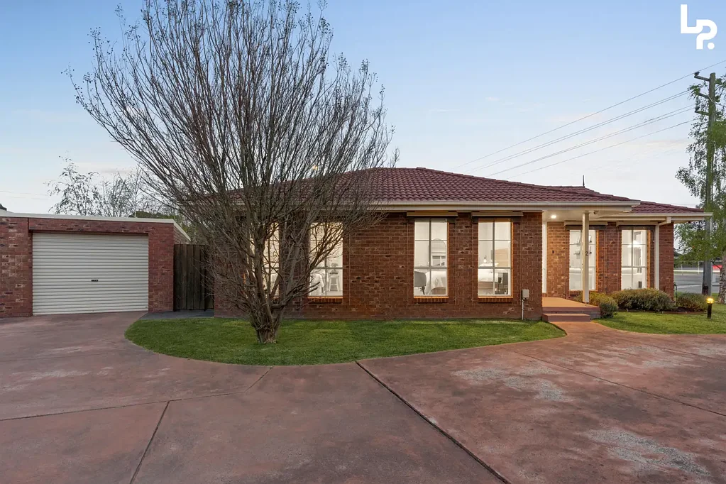 Beaconsfield 2房  SLEEK RENOVATION + SUPERB LOCATION = BEACONSFIELD PERFECTION