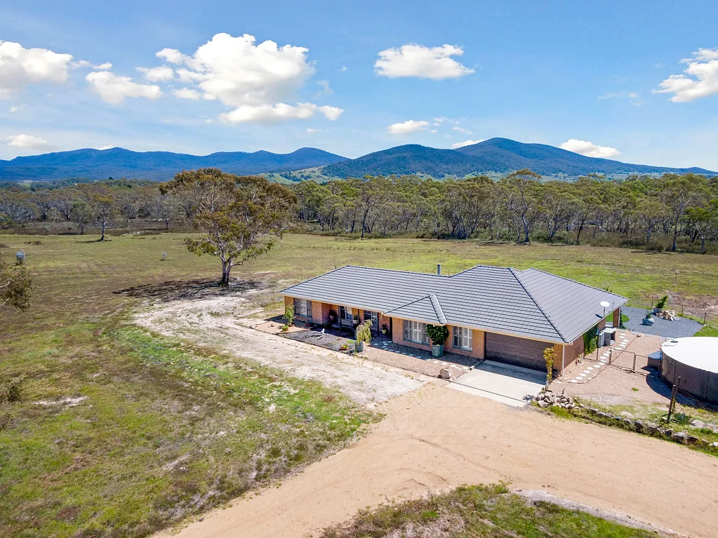 Braidwood 142 acres and a spacious home, what more could you want?