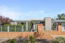 8 Lowe Way, Byford