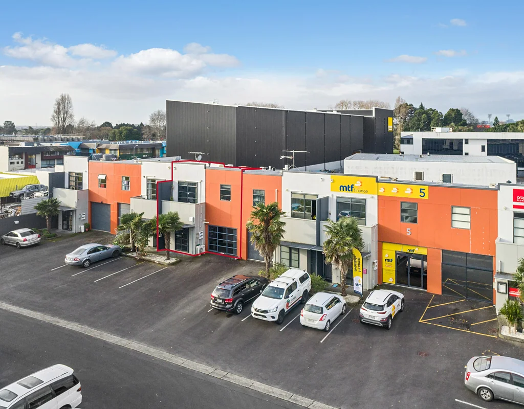 Manukau  Split risk opportunity in central Manukau