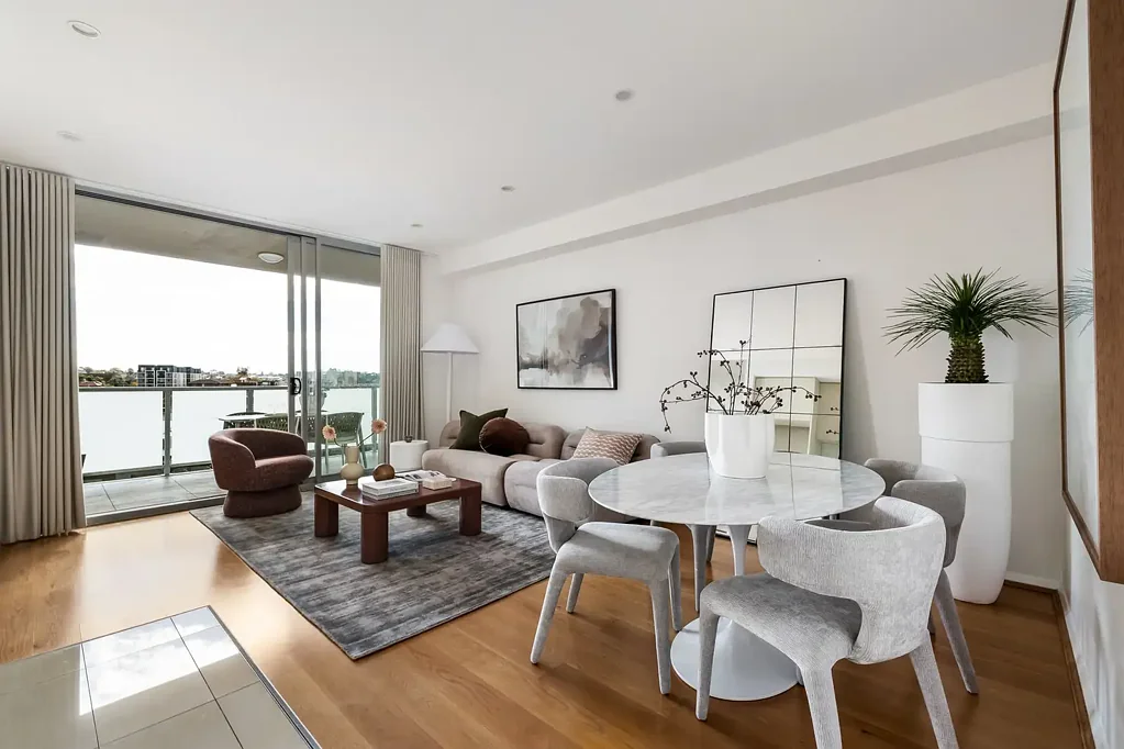 Marrickville 1房 朝北市景阳台 落地玻璃采光 Omega Smeg电器 地下停车位 步行交通便捷 Modern lifestyle pad in central Marrickville