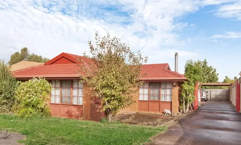 Freshly Painted & New Carpet 4-Bedroom Family Home