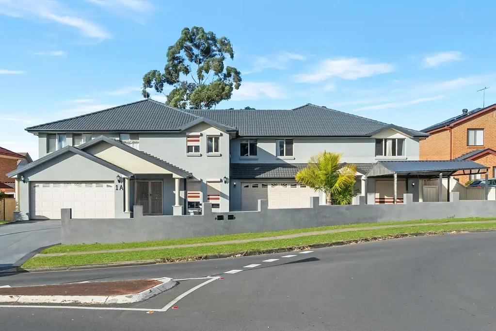 Horningsea Park 10ਬੈੱਡਰੂਮ Rare Dual Occupancy Offering Unmatched Space & Versatility