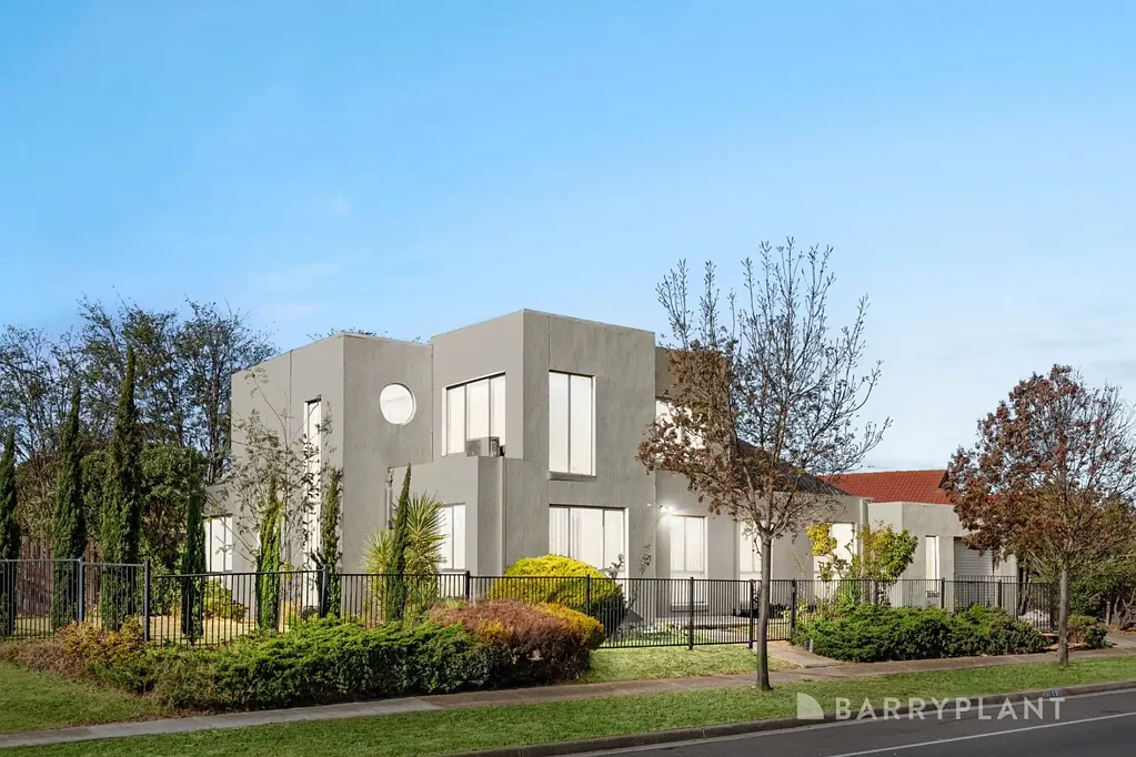 Hoppers Crossing 5ਬੈੱਡਰੂਮ Flexible 5-Bedroom Family Home with Ensuite, Dual Bathrooms & Rear Access in Quiet Court Location