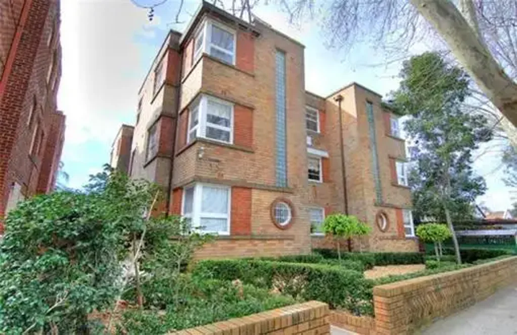 Two bedroom unit in well maintained Art Deco security building**1st Open Inspection Tuesday from 5.15-5.30 pm**