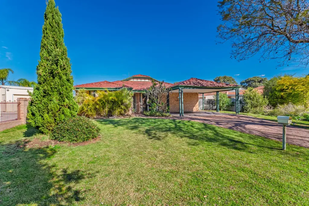 Meadow Springs 4 Slaapkamer Endless Potential in One of Meadow Springs' Most Sought-After Locations