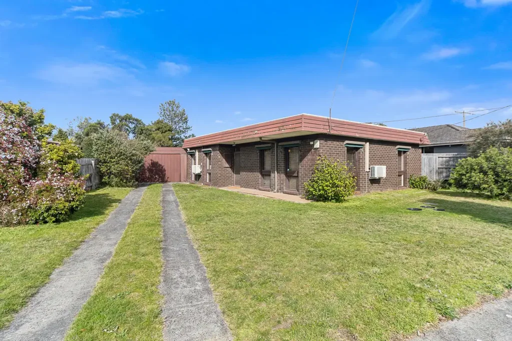 Seaford 1 Slaapkamer Easy Classic Living with So Much Potential!