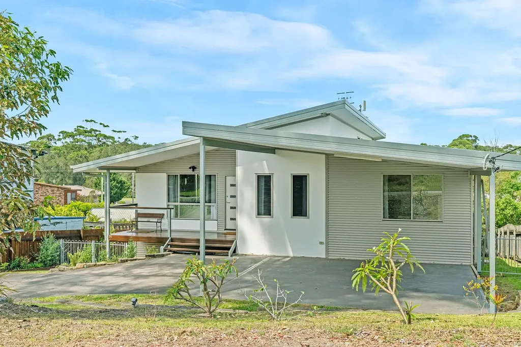 Coastal Living in Lake Tabourie