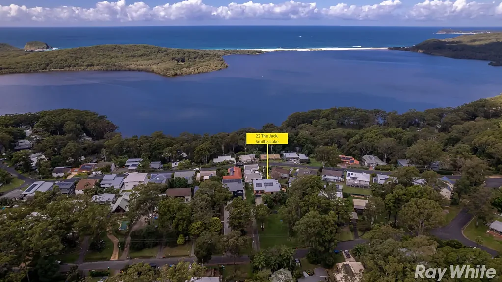 Smiths Lake 6ห้องนอน Grand Family Home with Sweeping Lake Views and Endless Potential