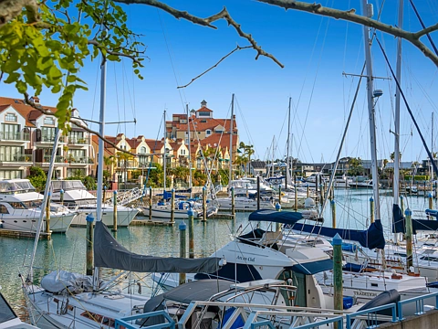 Gulf Harbour 4房  Waterfront Luxury with Private 13.5m Berth