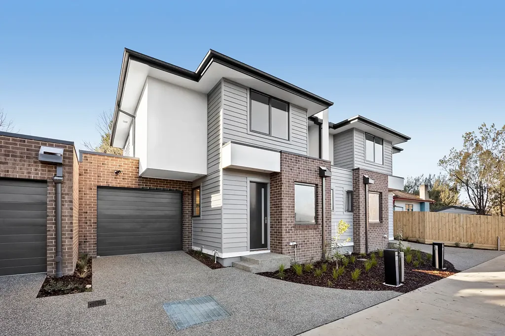 Brand new modern luxury minutes from Main Street
