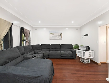 43 Yunga Burra Stree, Villawood, Parramatta (Northwest suburbs), 6 Kuwarto, 3 Banyo, House