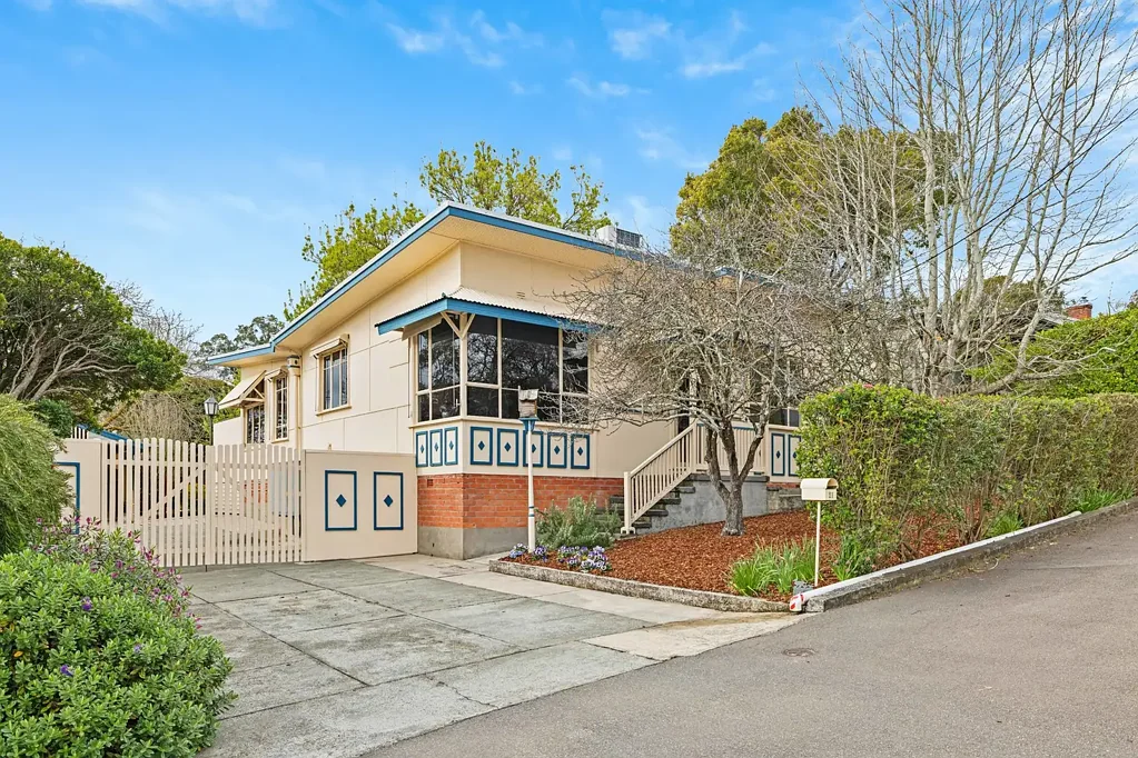 Lobethal 3 Slaapkamer Pure hills' charm through an enriching retro lens.