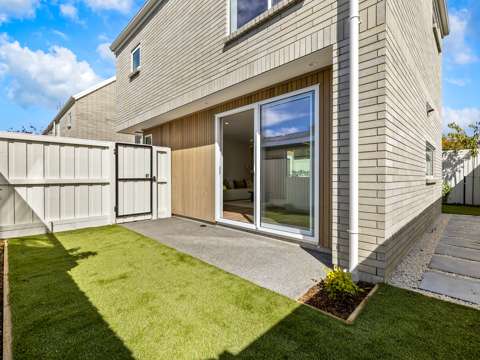 Saint Albans 3房  Stunning Architecturally Designed Townhouse