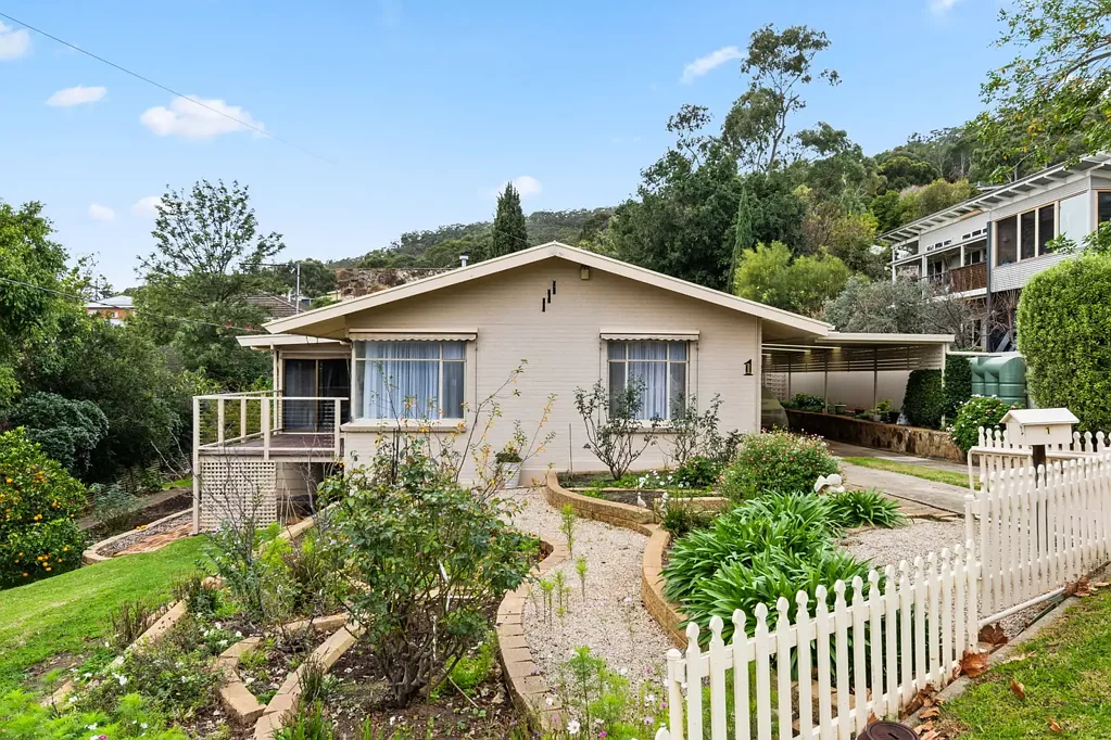 Torrens Park 4ห้องนอน A Torrens Park Classic, with Significant Landholding