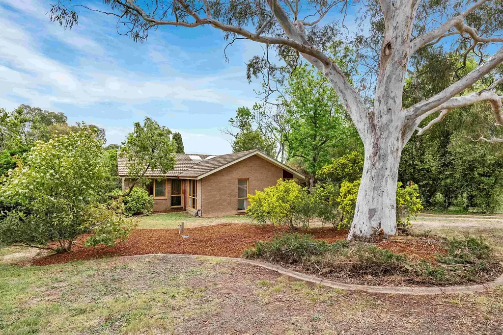 Hughes 4 Slaapkamer Spacious Family Home with Studio and Woodland Backdrop