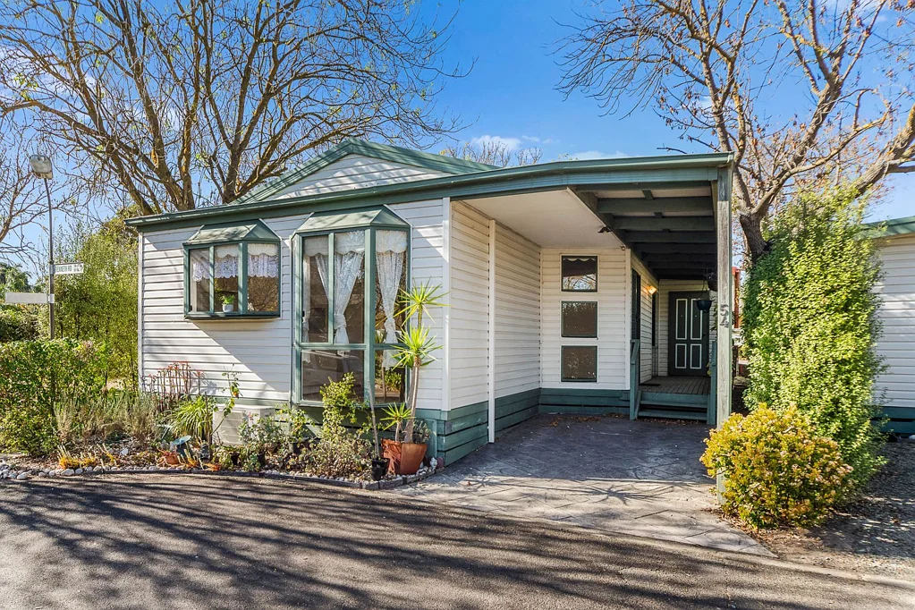 Mornington 2कमरा The Brief: DOWNSIZE OR RETIRE IN STYLE