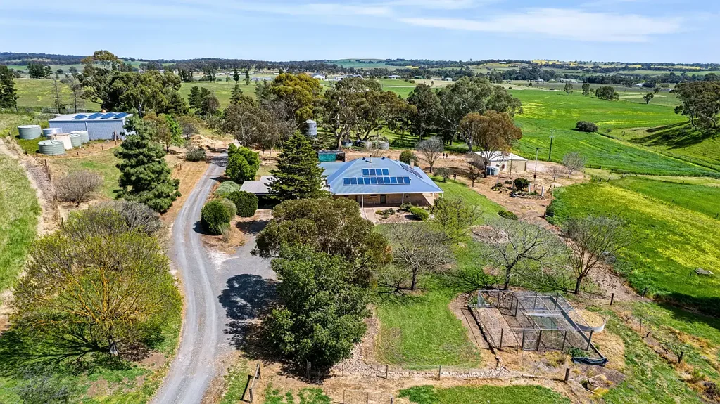 Stanley Flat 4બેડરૂમ Breathtaking Rural Lifestyle on 42 Acres – Space, Privacy & Endless Possibilities