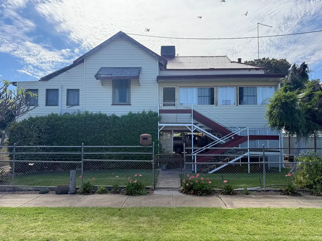 Moree 2 Bedroom CHARACTER AND CONVENIENCE