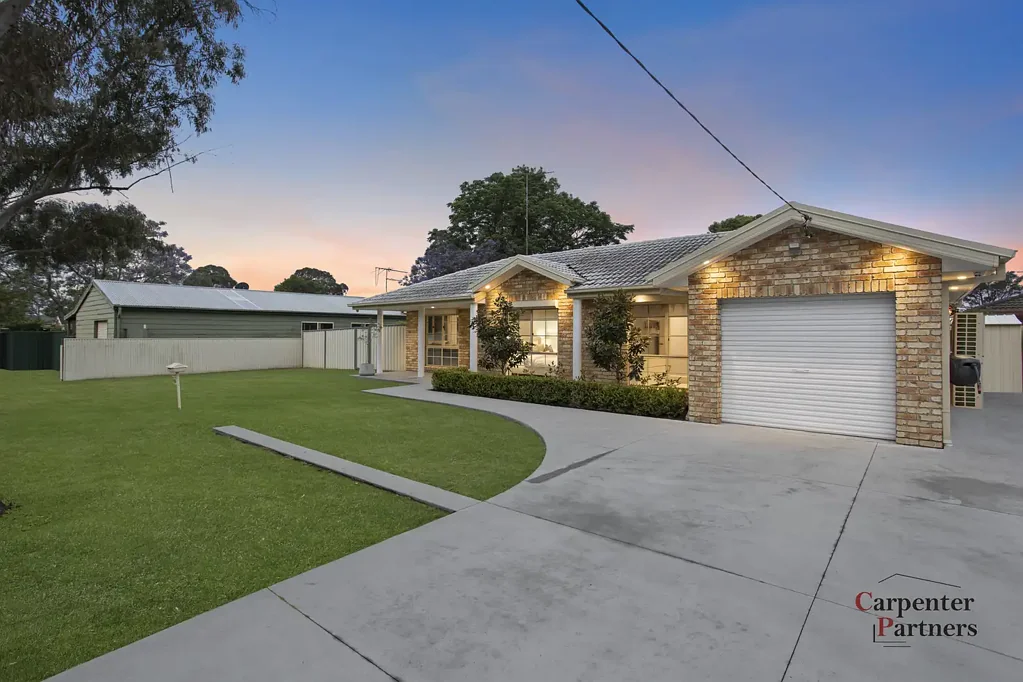 Tahmoor 3房 砖面瓷砖住宅 优越位置 步行公园学校 厨房现代化 开放客厅餐厅 管道空调舒适 单车库便利 户外绿洲放松 装修质量上乘 珍藏珍宝之家 Immaculate Offering!!!