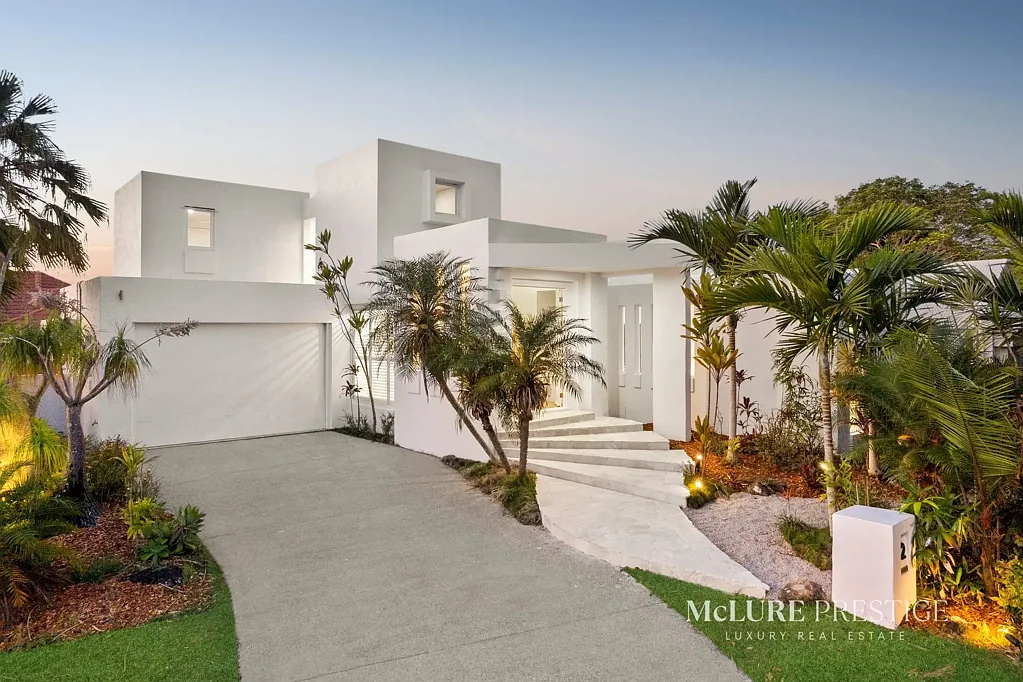 Noosaville 4 Bedroom Turnkey Waterfront Dream Home in Noosa Waters