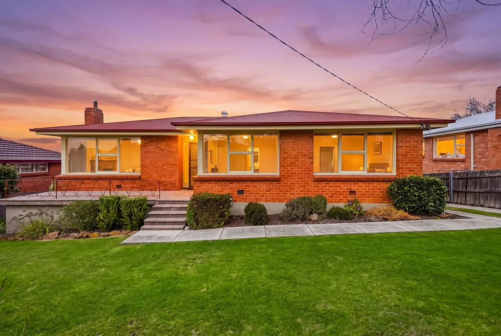 West Launceston 3Moenga Solid Brick Gem with Mountain Views