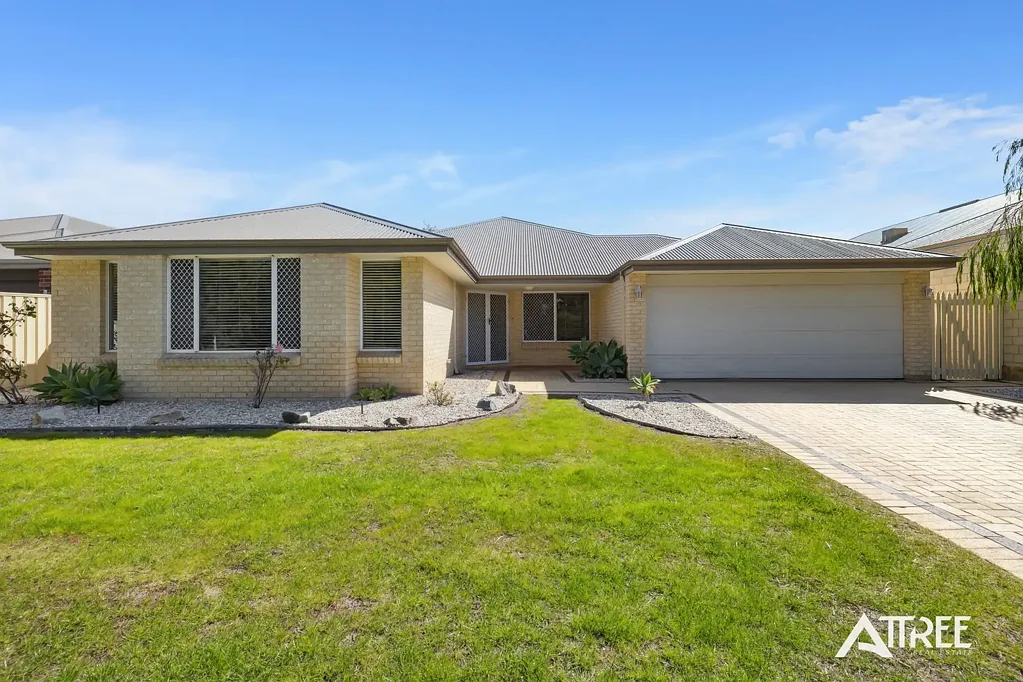 Secret Harbour 5房  Spacious Five-Bedroom Family Home in the Heart of Secret Harbour