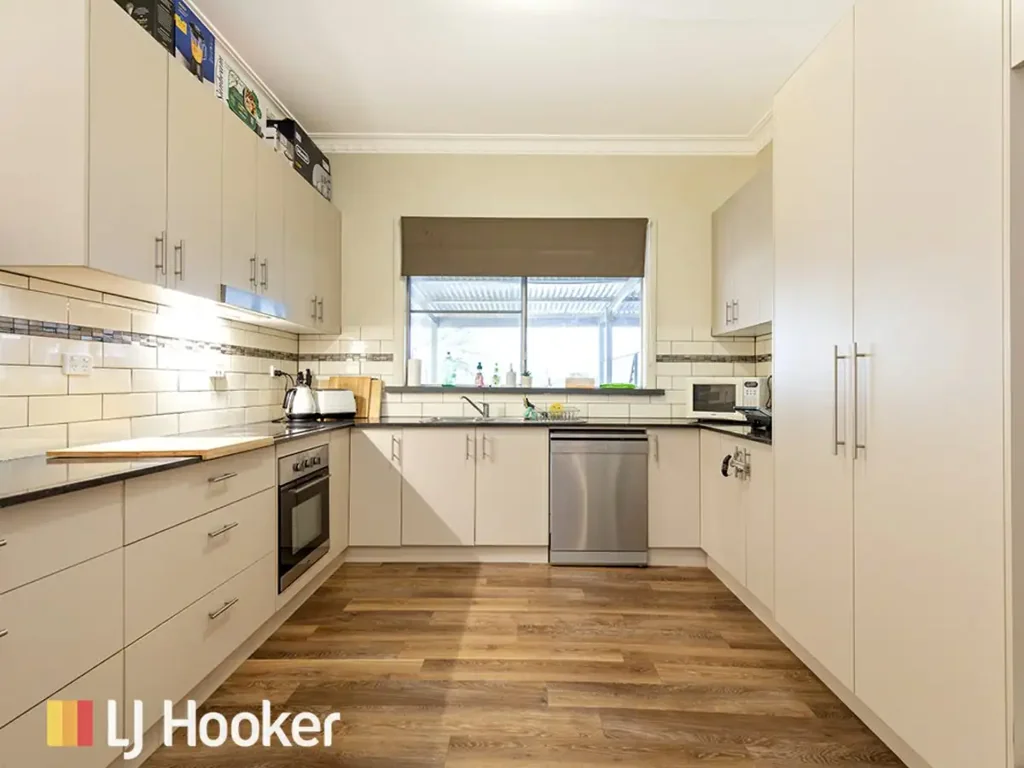 Spacious Family Home in a Convenient West Tamworth Location