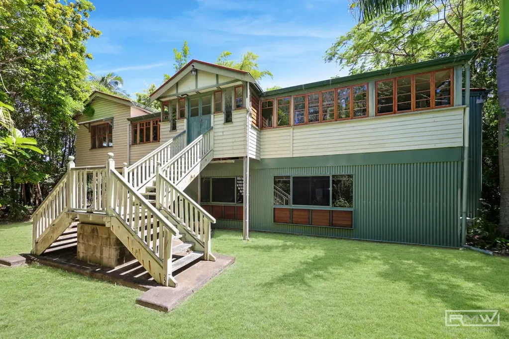 Yeppoon 5ਬੈੱਡਰੂਮ A rare opportunity on 3,242m² in the heart of Yeppoon