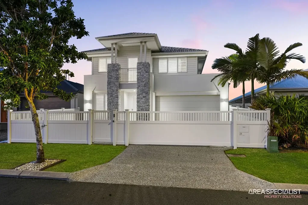 Jacobs Well 4房  Coastal Luxe Waterfront Oasis | Pool, Spa & Pontoon