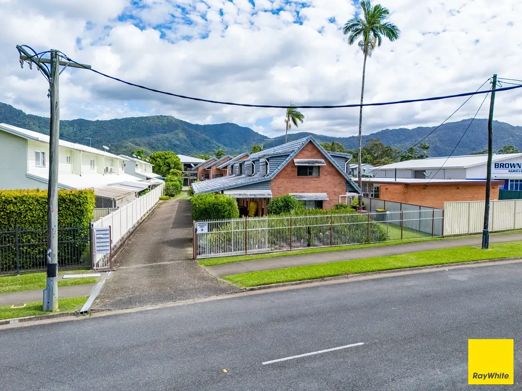 CONVENIENTLY LOCATED TOWNHOUSE