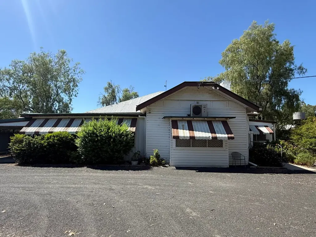 Moree 5房  In town on 2,023m² – tightly held family classic since 1970!