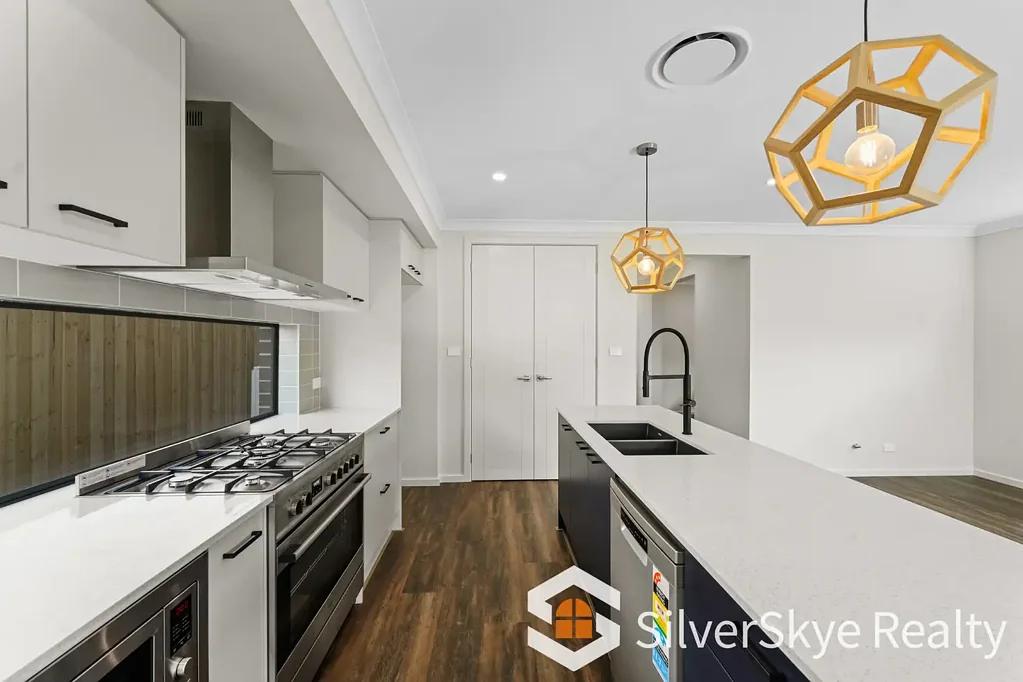 Like-New Spacious Modern 5-Bedroom Home