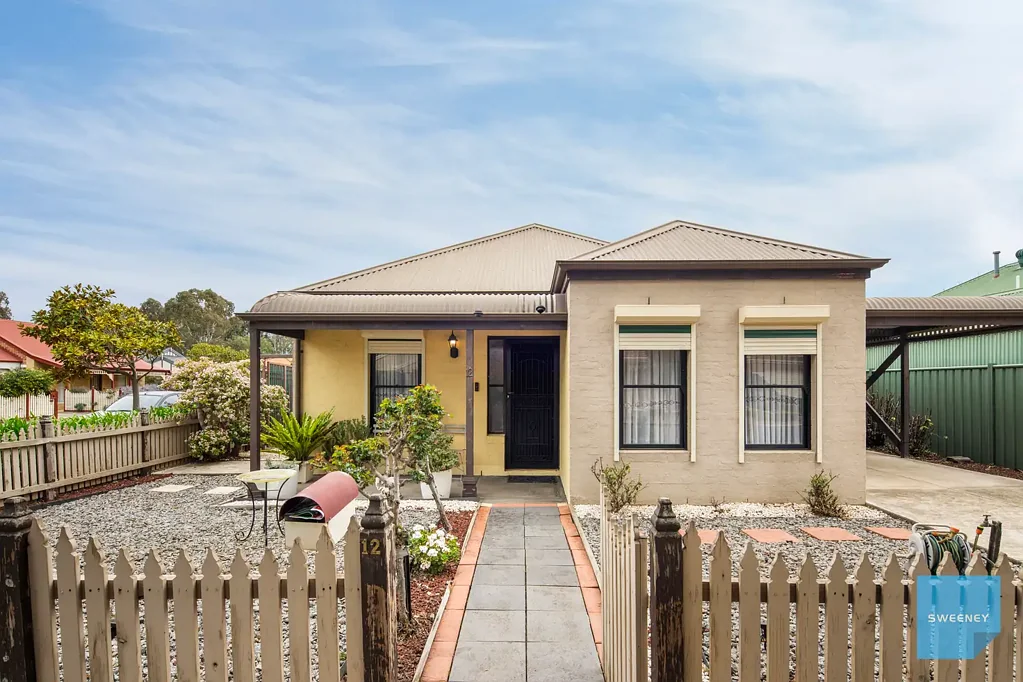 12 Creekbank Place, Caroline Springs, VIC 3023