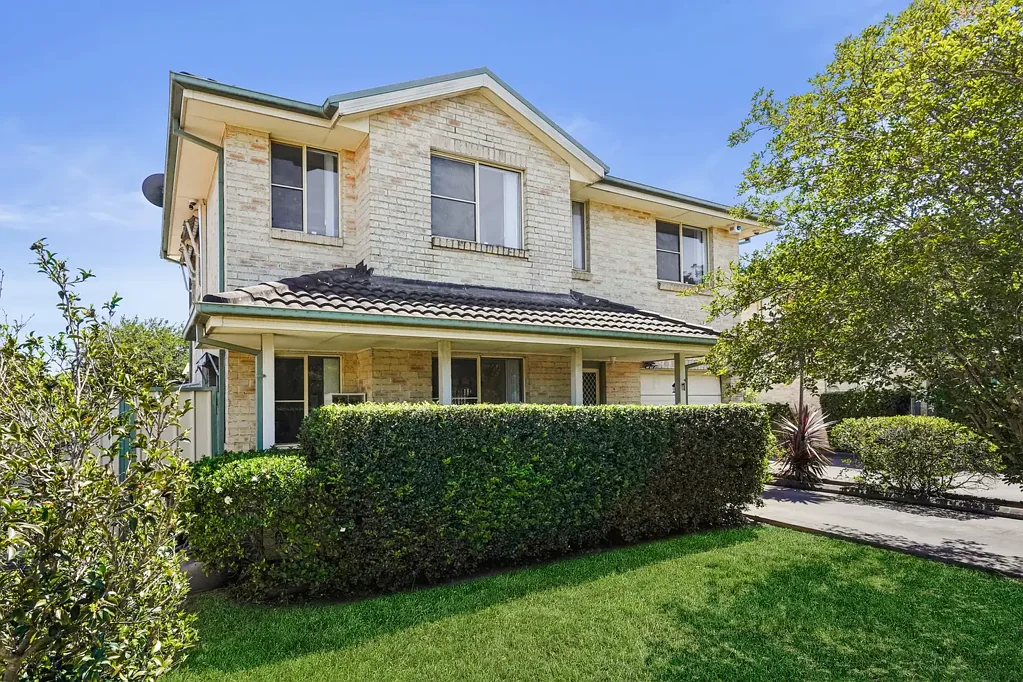 Oakhurst 3部屋 Street-Facing Townhouse with a True Freestanding Feel